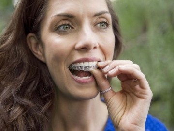 What's the Difference Between Invisalign® and Clear Aligners