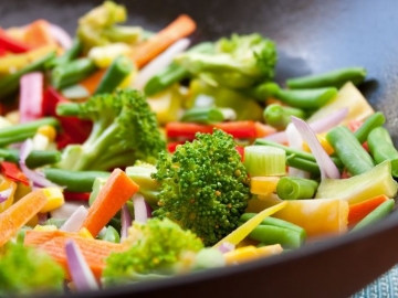 The Role of Nutrition in Dental Health: Foods That Promote Strong Teeth and Gums